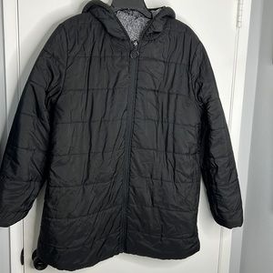 Black and white reversible puffer jacket with pockets and hood